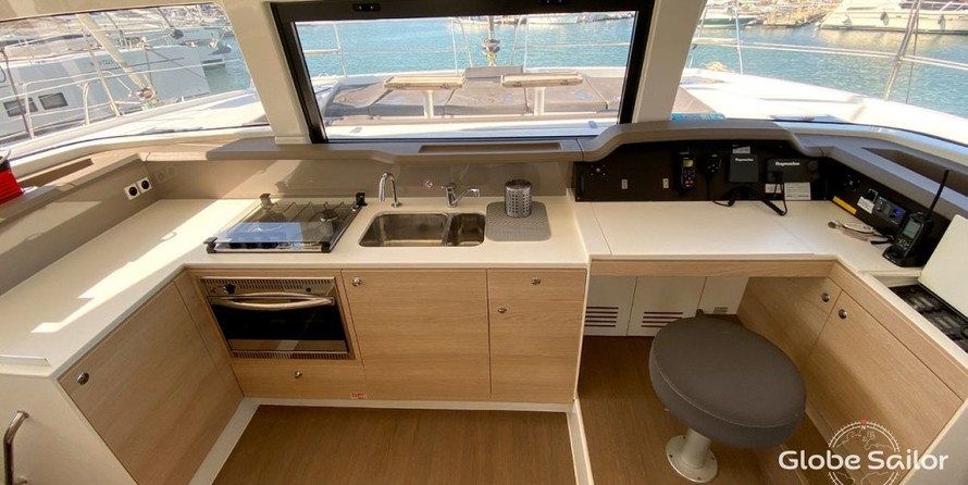 Bali catamarans 4.0 lounge