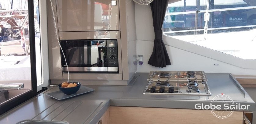 Fountaine Pajot Lucia 40