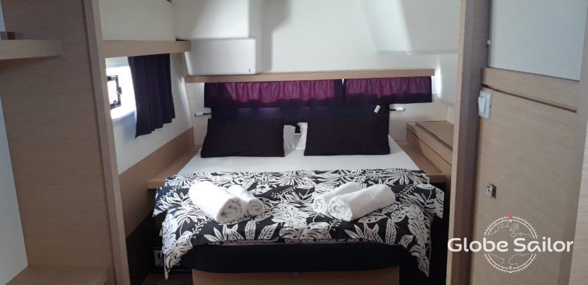 Fountaine Pajot Lucia 40