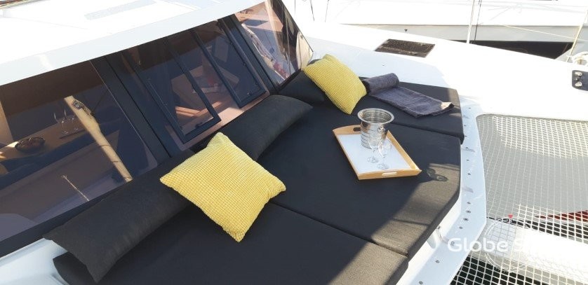 Fountaine Pajot Lucia 40