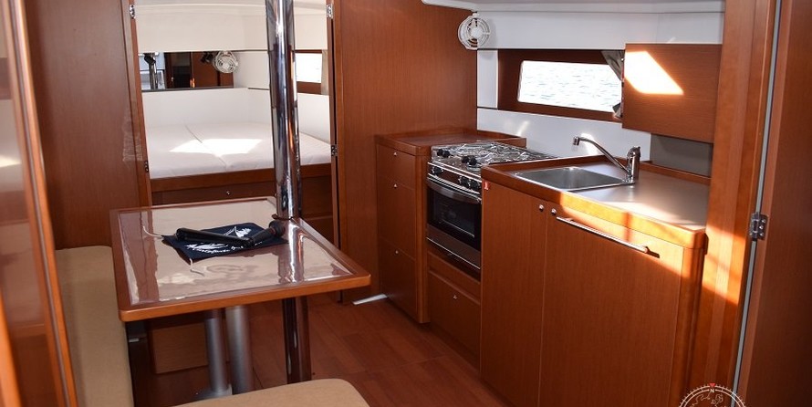 Beneteau Oceanis 38