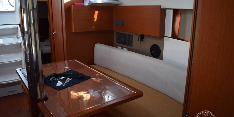 Beneteau Oceanis 38