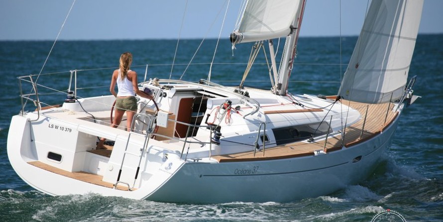 Beneteau Oceanis 37