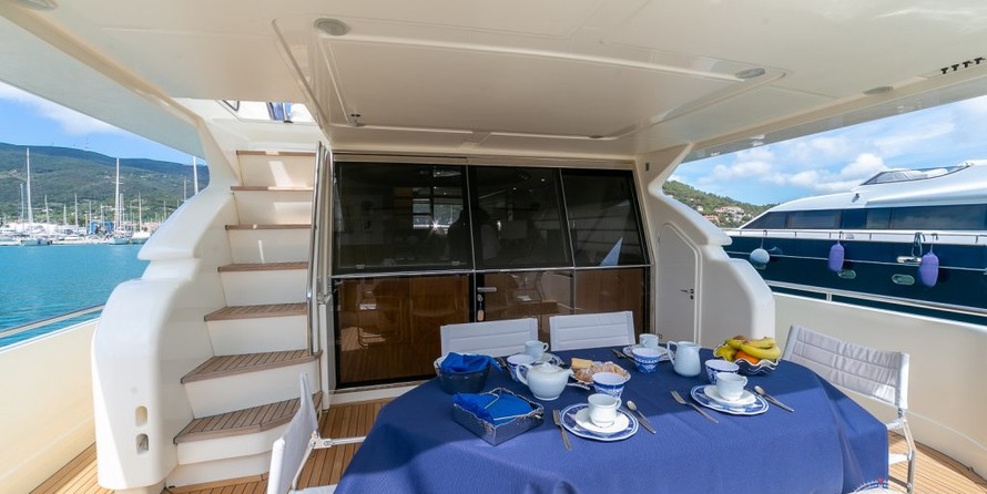 Ferretti 72