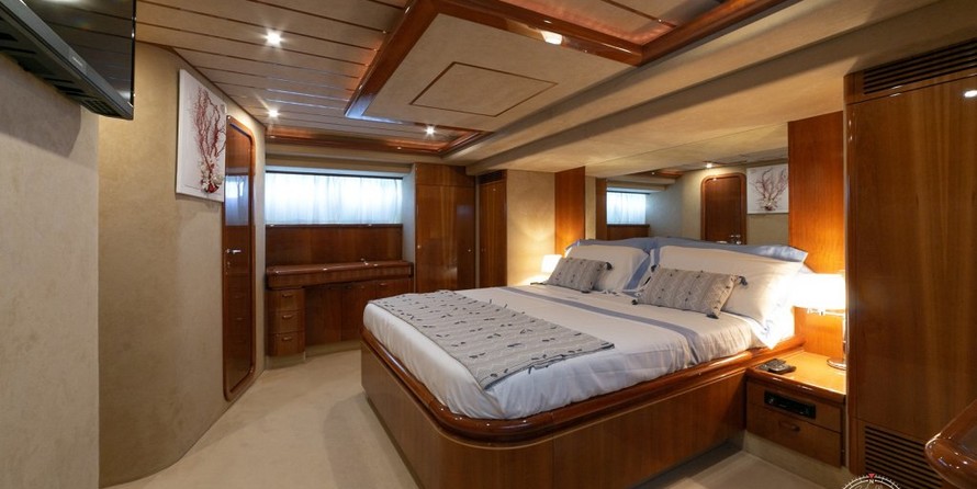 Ferretti 72