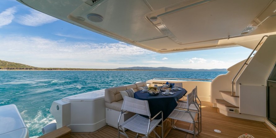 Ferretti 72