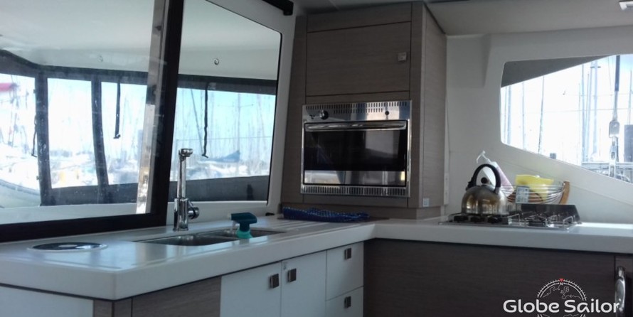 Fountaine Pajot Lucia 40