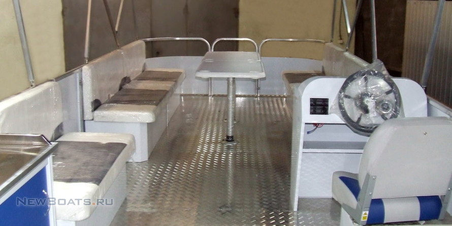 Катер понтонный Турист 720 для рыбалки и отдыха