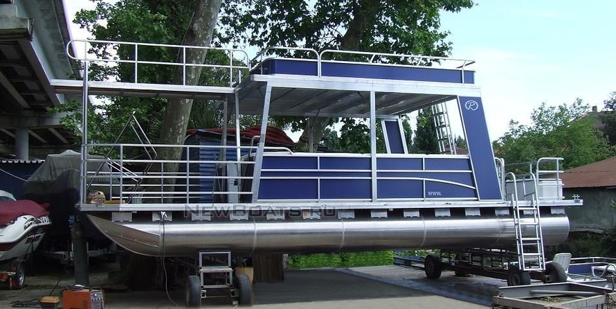 Катер - понтон двухпалубный (тримаран) с солярием