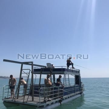 Катер - понтон двухпалубный (тримаран) с солярием