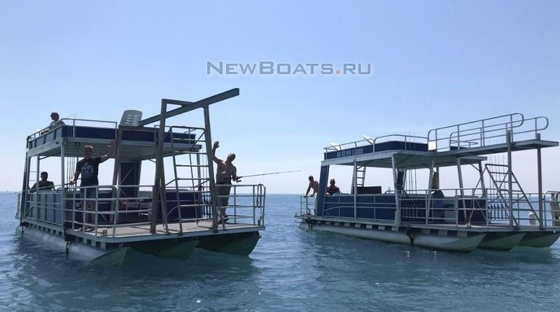 Катер - понтон двухпалубный (тримаран) с солярием