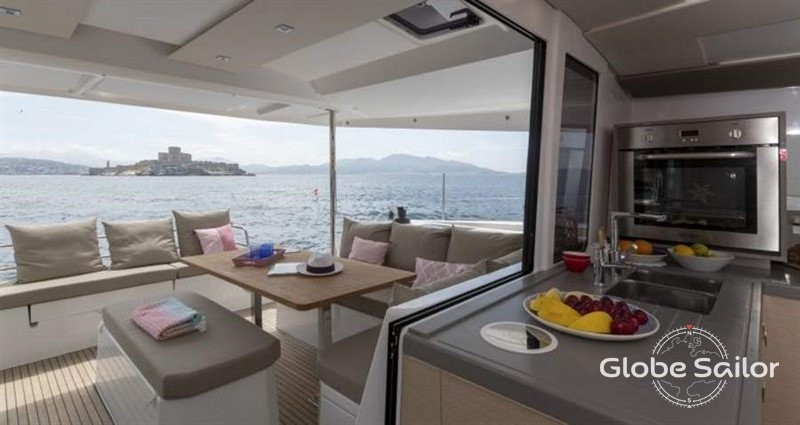 Fountaine Pajot Astréa 42