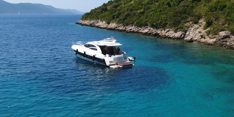 Alena 52