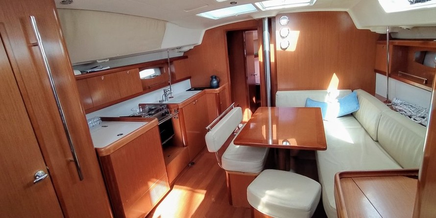 Beneteau Oceanis 43