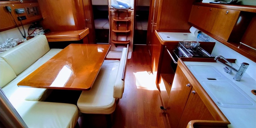 Beneteau Oceanis 43