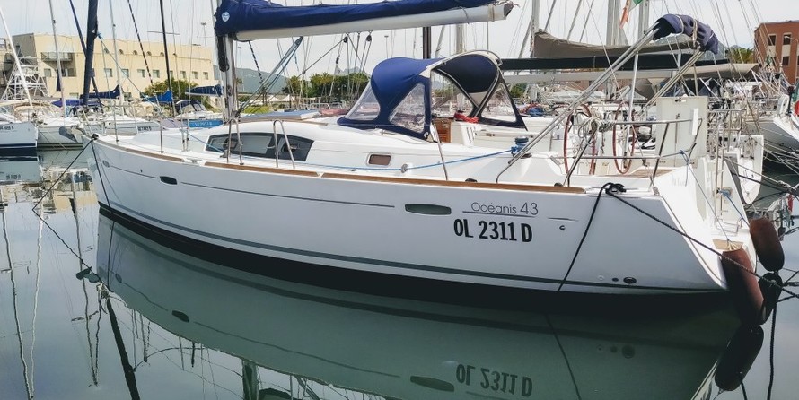 Beneteau Oceanis 43