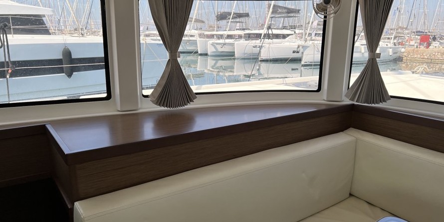 Lagoon 42