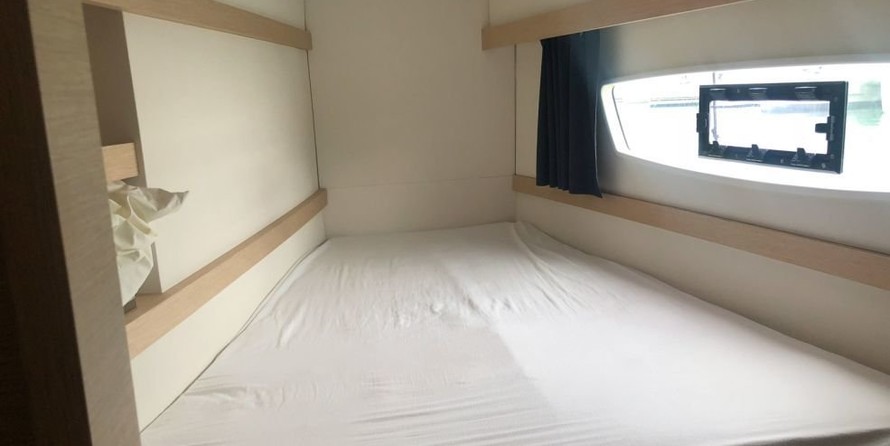 Fountaine Pajot Lucia 40