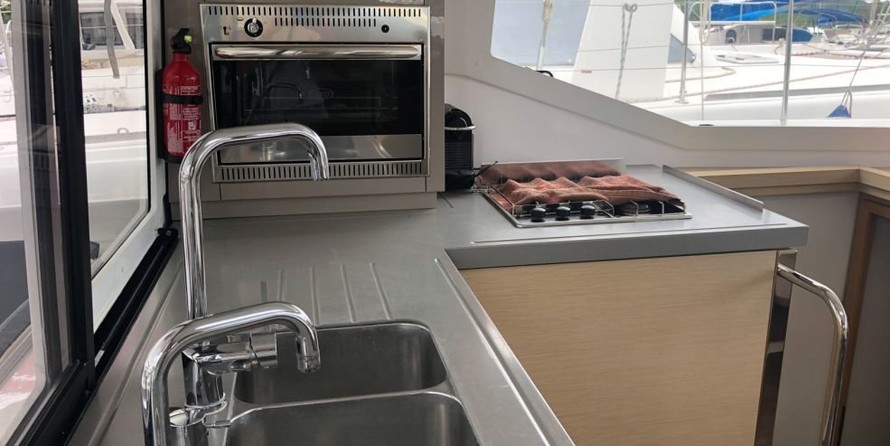 Fountaine Pajot Lucia 40