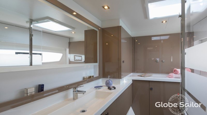 Fountaine Pajot Astréa 42