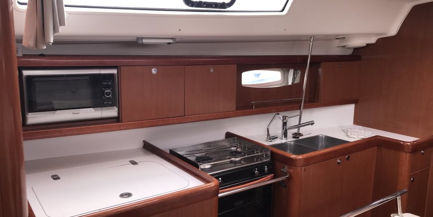 Beneteau Oceanis 43