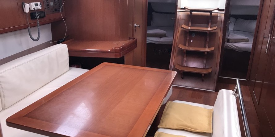 Beneteau Oceanis 43