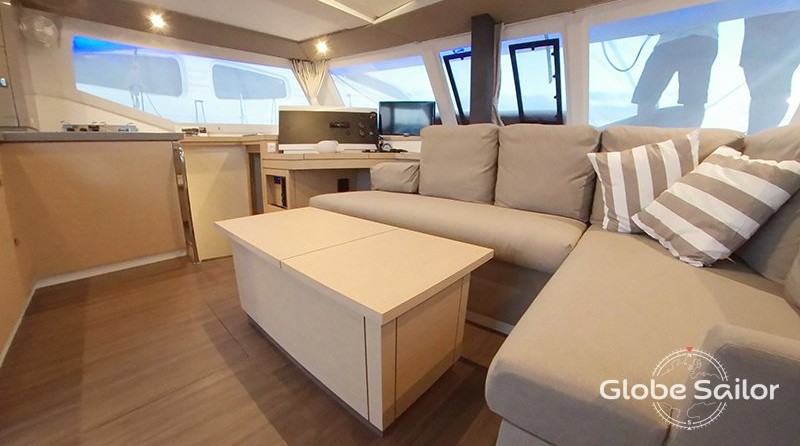 Fountaine Pajot Lucia 40