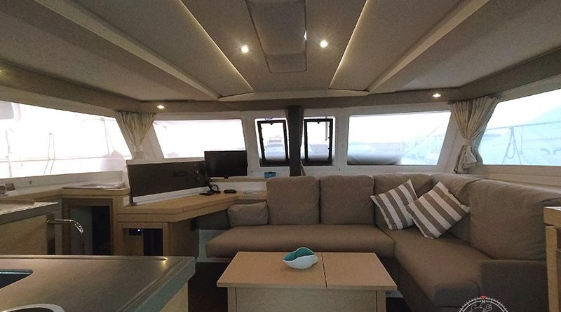 Fountaine Pajot Lucia 40