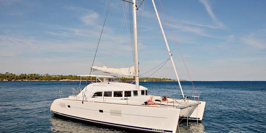 Lagoon 380