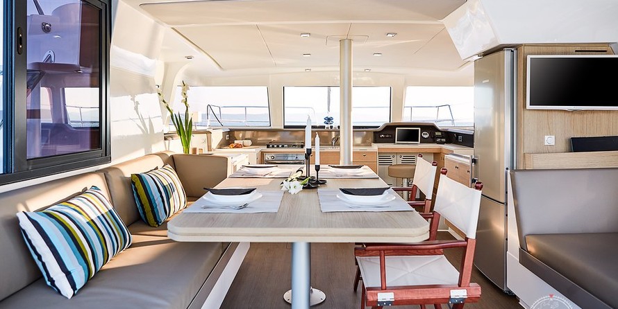 Bali catamarans 4.0 lounge