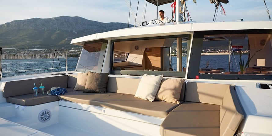 Bali catamarans 4.0 lounge