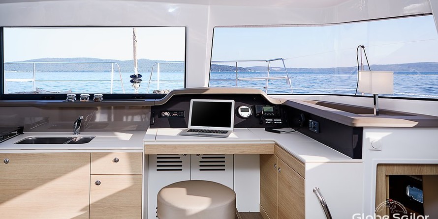 Bali catamarans 4.0 lounge