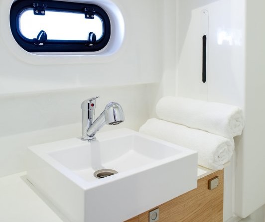 Bali catamarans 4.0 lounge