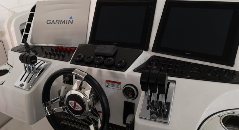 Cigarette 42 Huntress