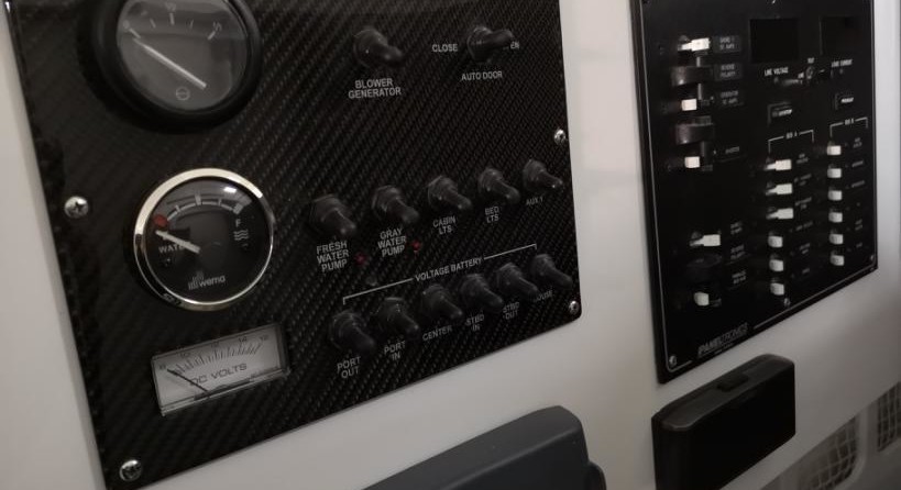 Cigarette 42 Huntress