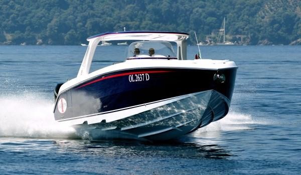 Cigarette 42 Huntress