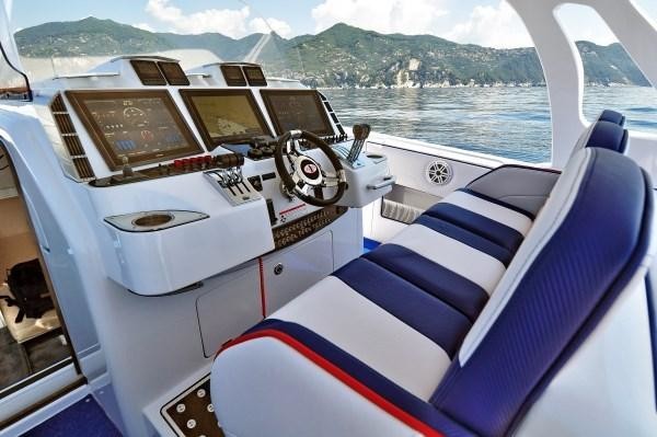 Cigarette 42 Huntress