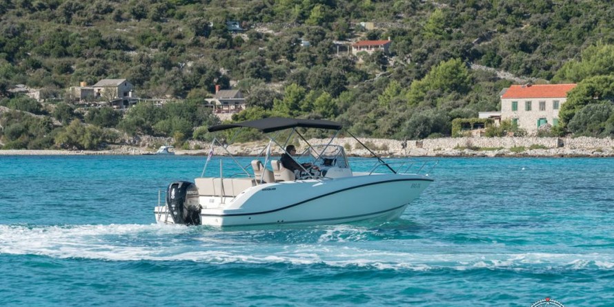 Quicksilver Activ 675 Open