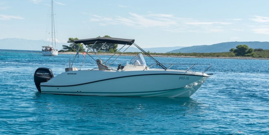 Quicksilver Activ 675 Open