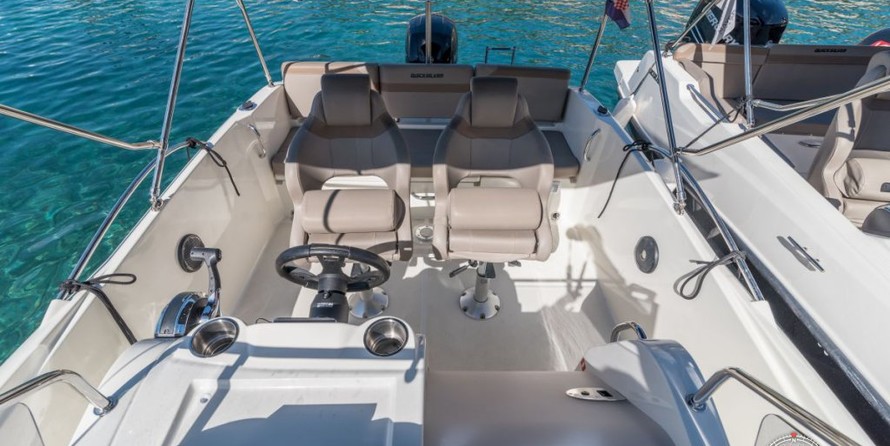 Quicksilver Activ 675 Open