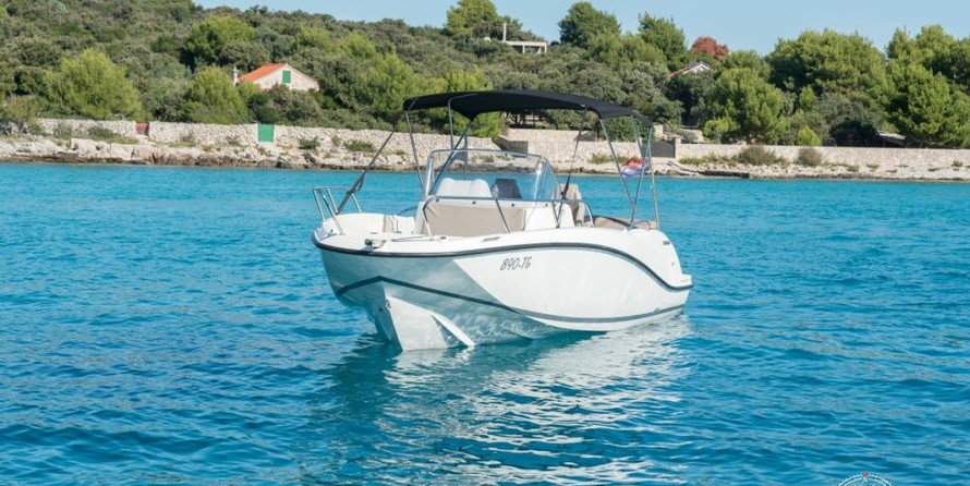Quicksilver Activ 675 Open