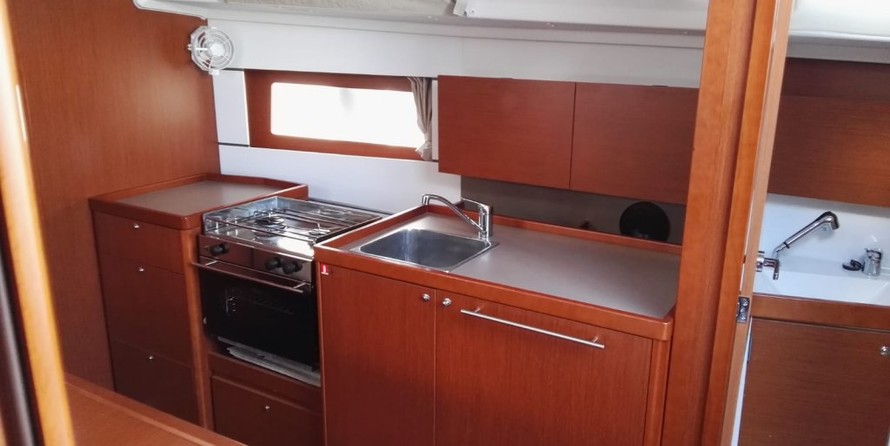 Beneteau Oceanis 38.1
