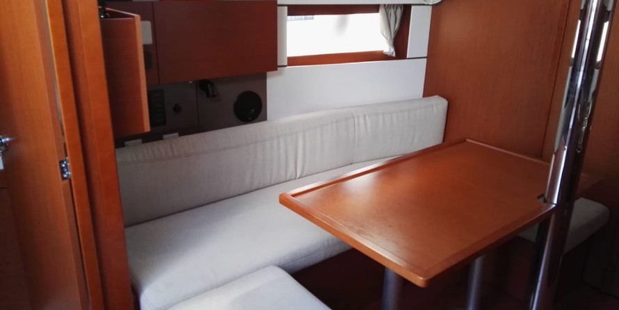 Beneteau Oceanis 38.1