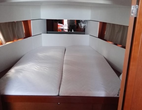 Beneteau Oceanis 38.1