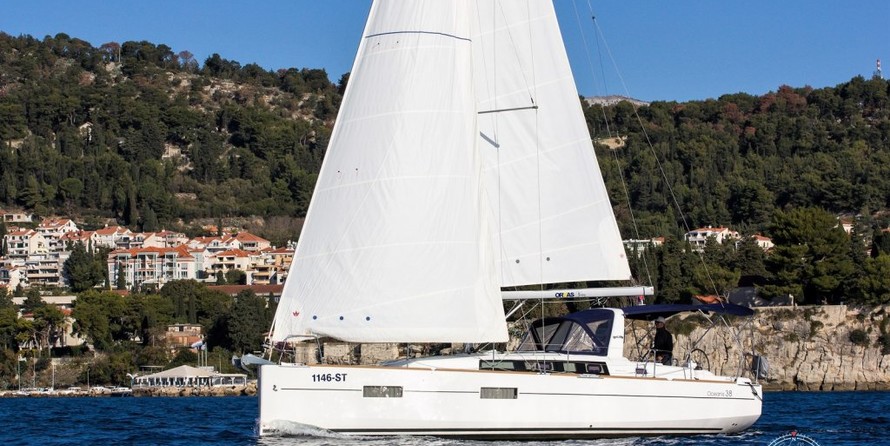 Beneteau Oceanis 38