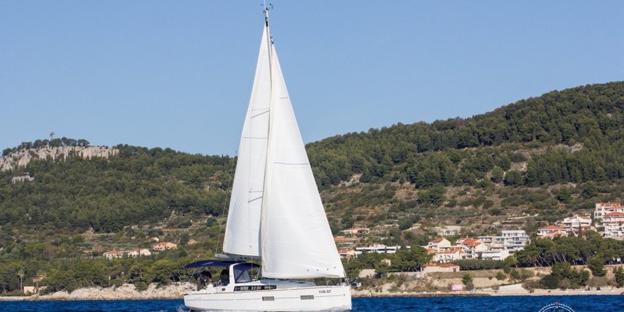 Beneteau Oceanis 38