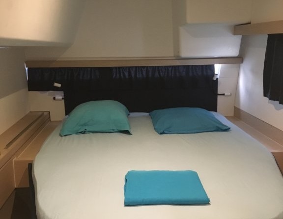 Fountaine Pajot Lucia 40