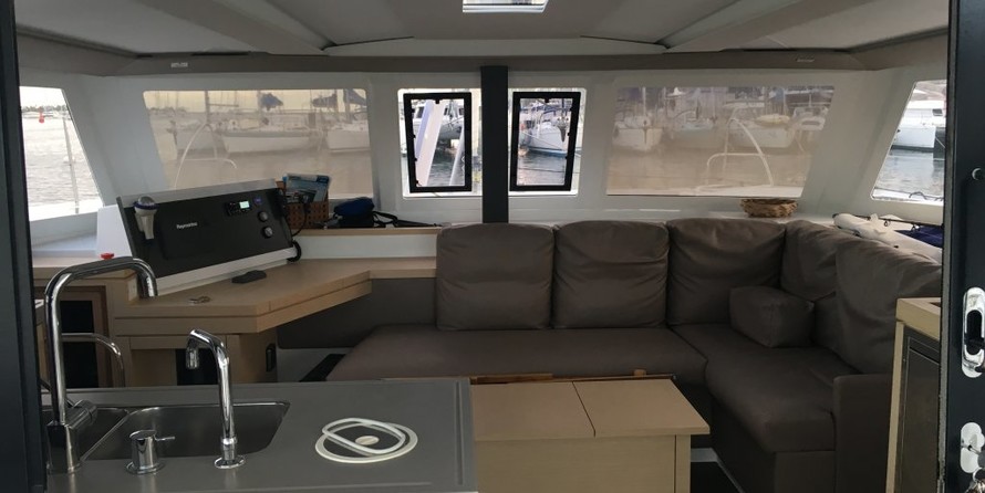 Fountaine Pajot Lucia 40