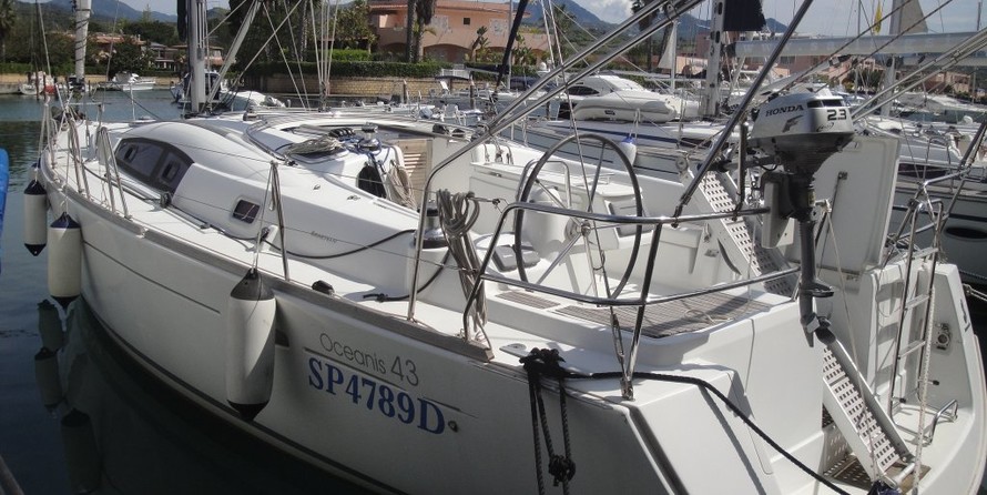 Beneteau Oceanis 43
