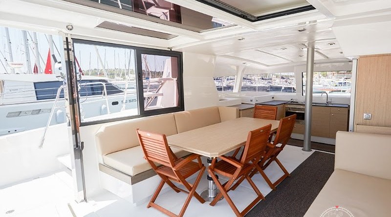 Bali catamarans 4.0 lounge